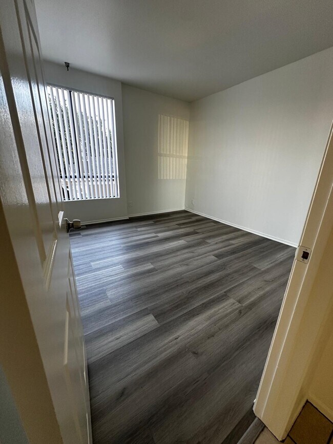 Building Photo - 4343 Whitsett Ave