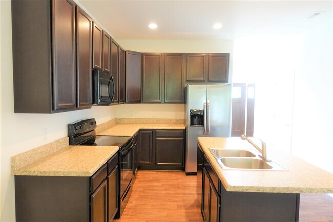 Building Photo - 153 Bur Oak Dr