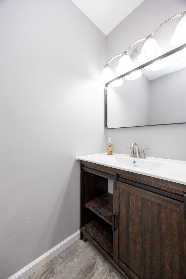 Building Photo - 1114 Bayless Pl