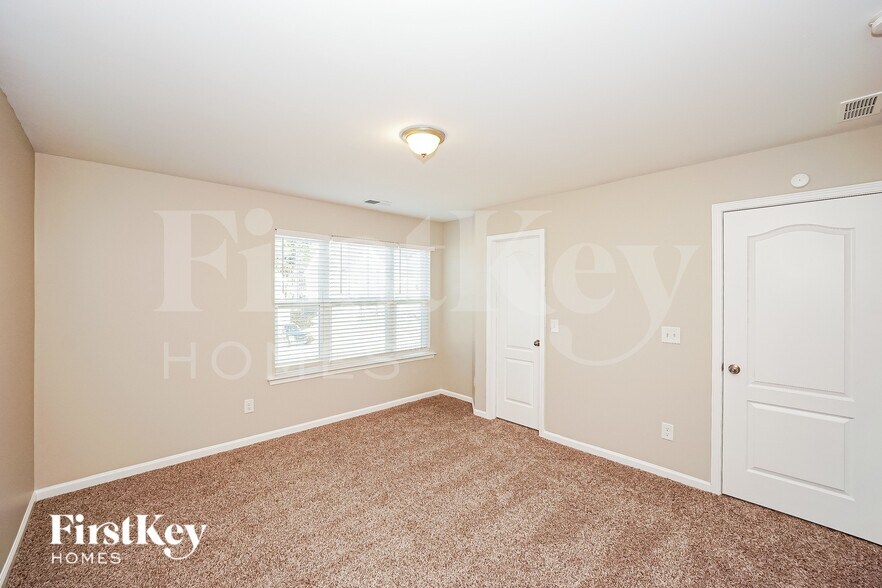 Building Photo - 205 Falls Cove Dr