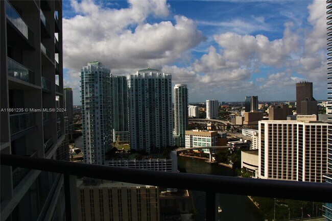 Building Photo - 465 Brickell Ave