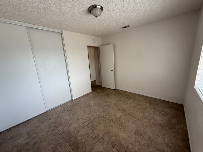Building Photo - Victorville - 3 Bedrooms, 2 Bathrooms, New Paint, New Blinds, Tile Floors