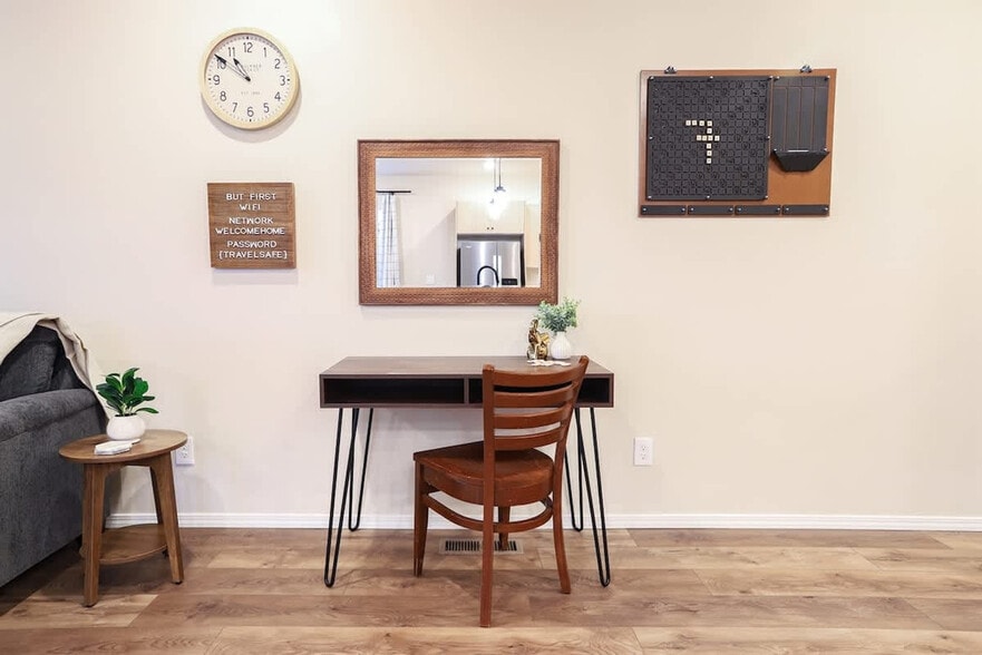 Building Photo - 717 E Elgin St