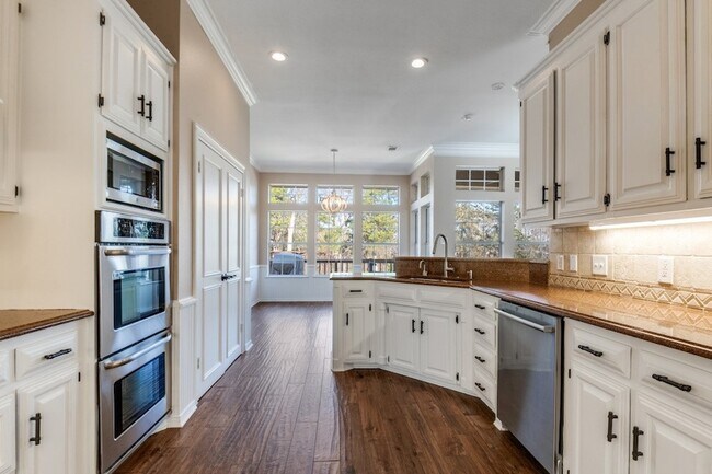 Building Photo - 529 Chippendale Dr