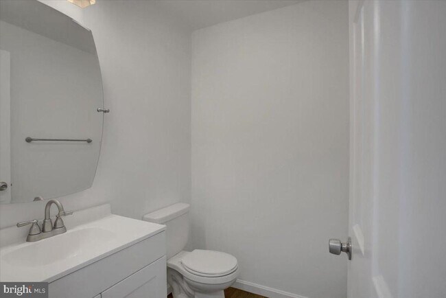 Building Photo - 301 Grandview Ave