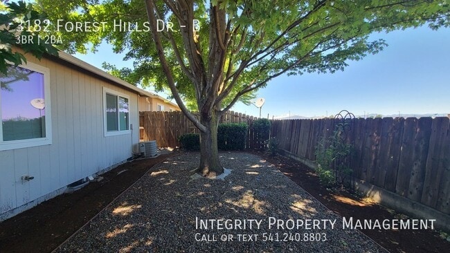 Building Photo - 3182 Forest Hills Dr