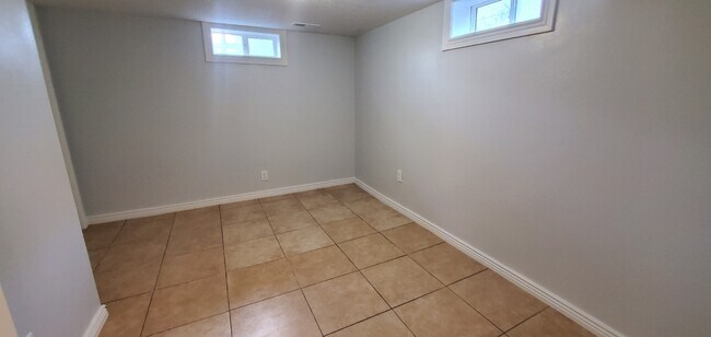 Building Photo - 5295 S 1760 W