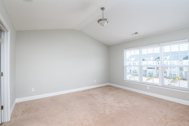 Master Bedroom - 321 Halton Crossing Dr SW