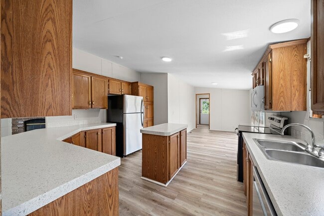 Building Photo - 16482 Pisces Rd