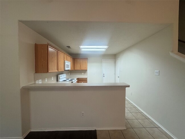 Building Photo - 17123 Oakwood Chase Dr