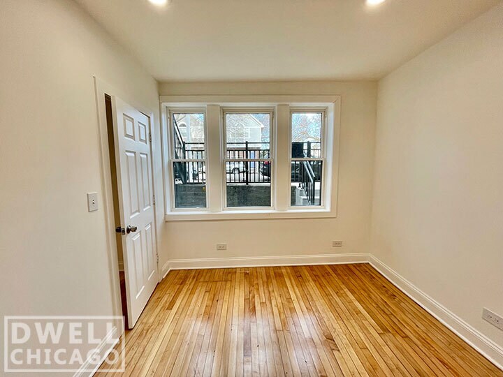 Building Photo - 1851 W Dickens Ave