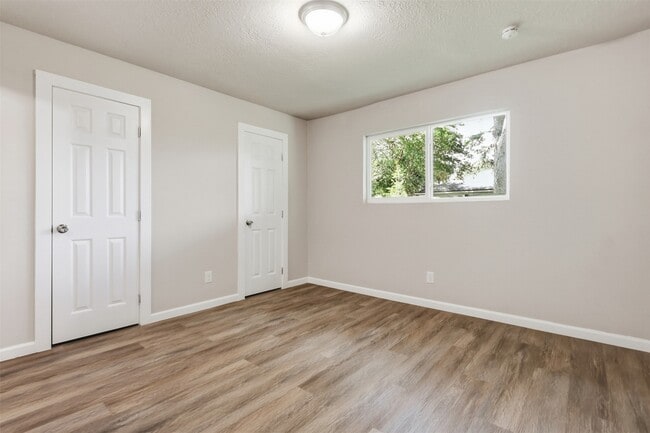 Building Photo - 4767 Beechaven St