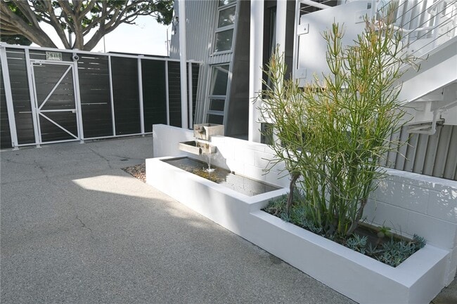 Building Photo - 615 Hampton Dr