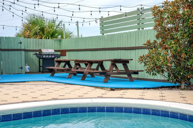 Building Photo - 4431 Luke Ave