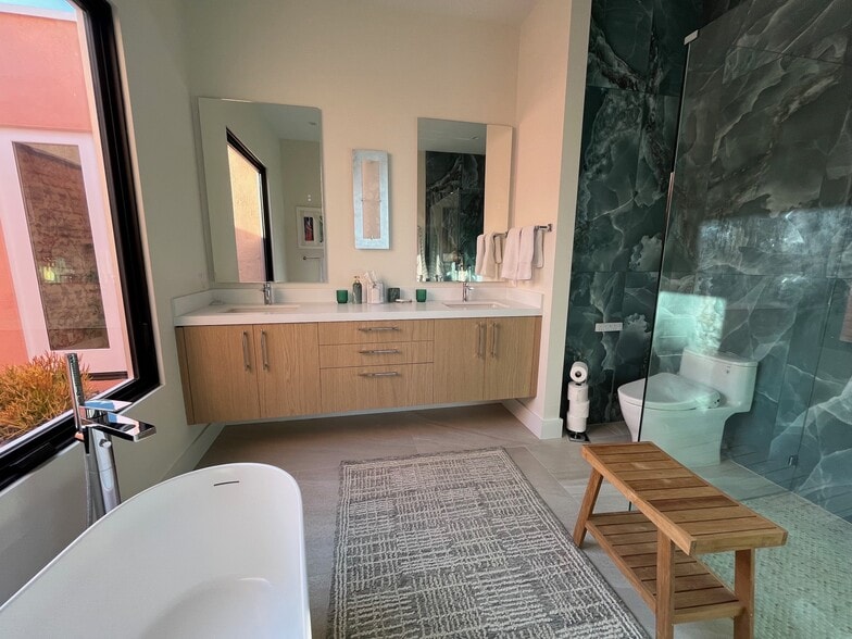 Master Bath Dual Sinks, Shower, Tub, Washlet Toilet - 47094 El Menara Cir