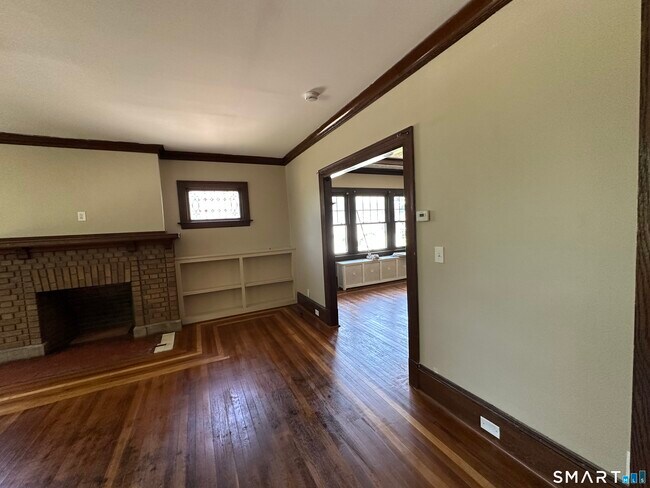 Building Photo - 304 Edgewood St