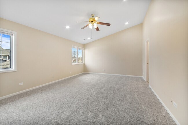 Building Photo - 507 W Parkside Dr