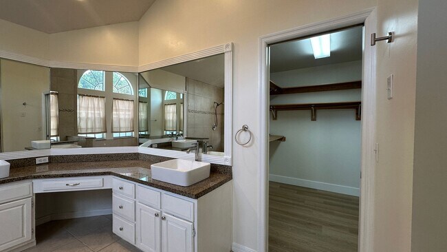 Building Photo - 935 Shriver Cir