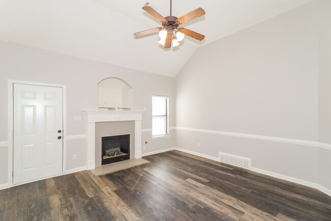 Building Photo - 300 Garden Springs Dr