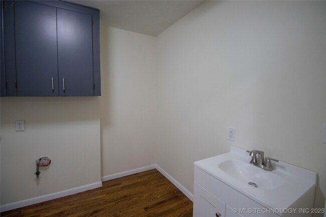 Building Photo - 5678 S Yorktown Pl