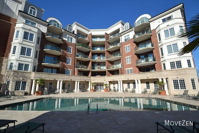 Building Photo - 300 W 5th St