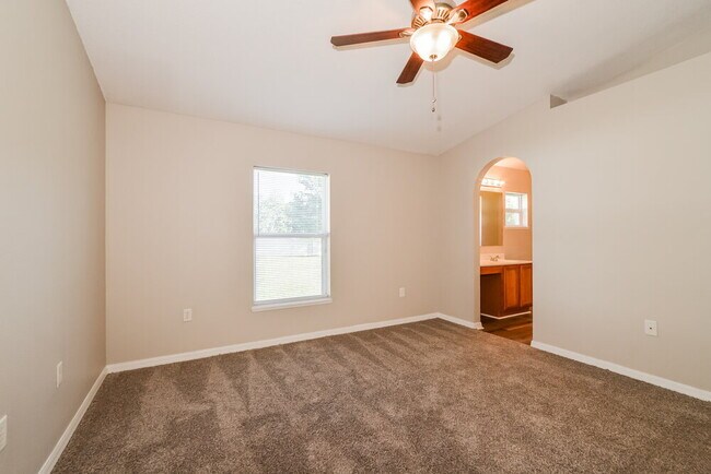 Building Photo - 242 Pine Shadow Ln