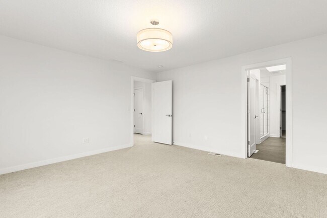 Building Photo - Stunning, Modern 4 bed home with attached ADU in King Neighborhood - AVAILABLE NOW!!