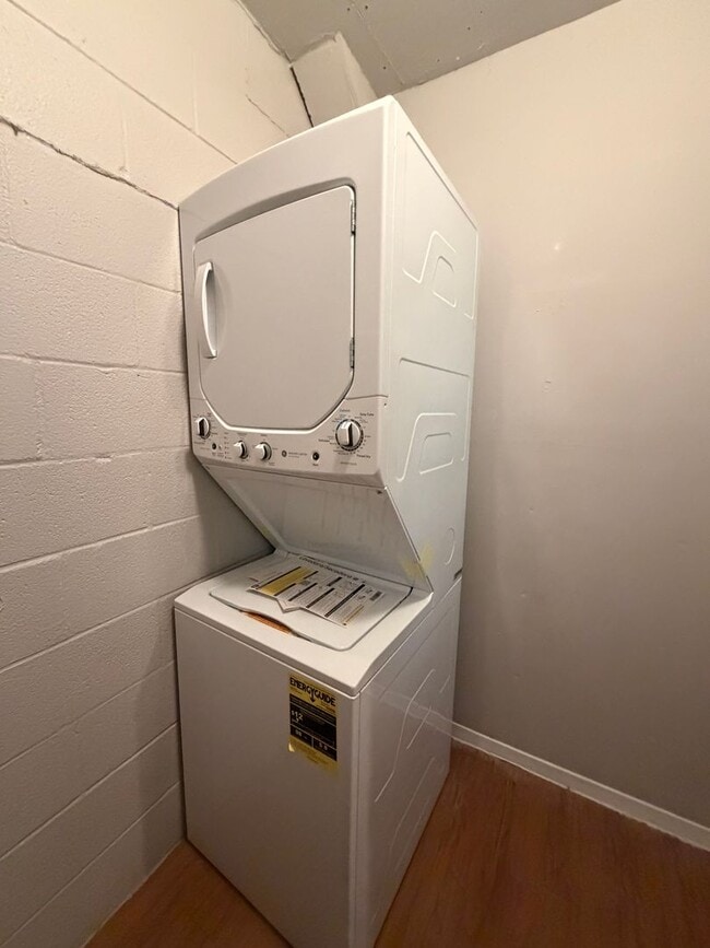 Building Photo - 1bed/1bath condo in 78704