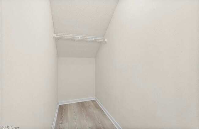 Building Photo - 14929 Lenox Dr