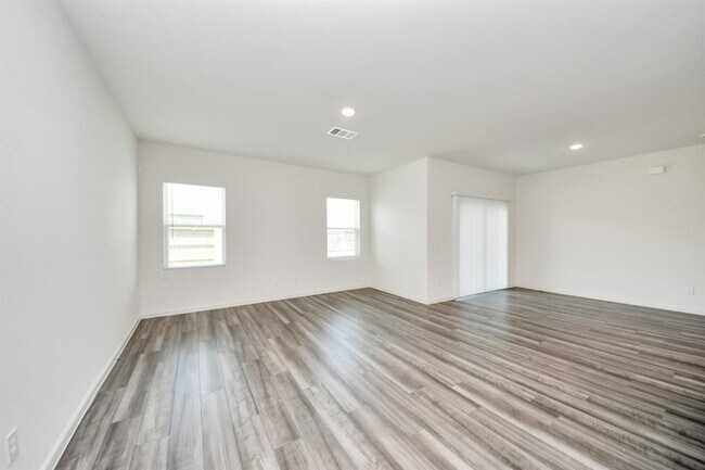 Building Photo - 10302 Florance Spring Dr