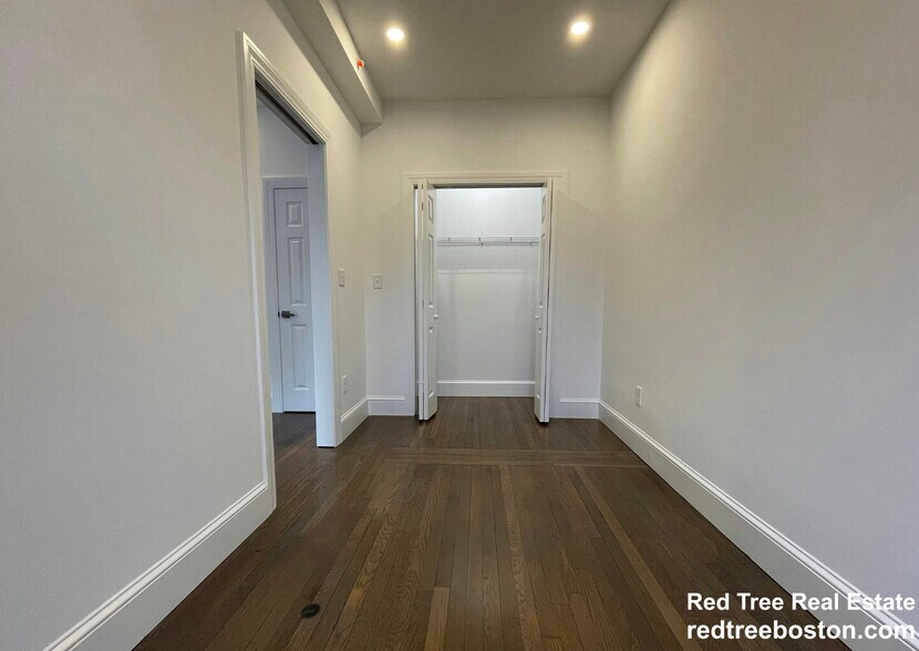 Building Photo - 11 Queensberry St