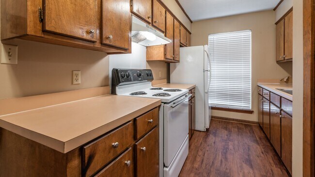 Building Photo - Woodshire Duplexes & Townhomes