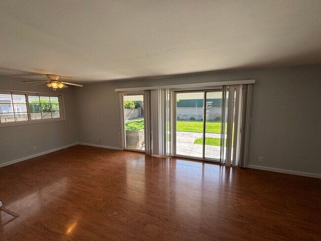 Building Photo - NICE 2 Bedroom Home with Large Enclosed Ya...
