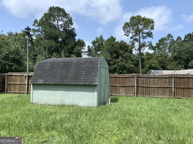 Building Photo - 317 Lake View Dr