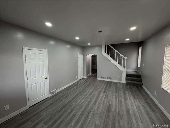 Building Photo - 6324 Montrose St