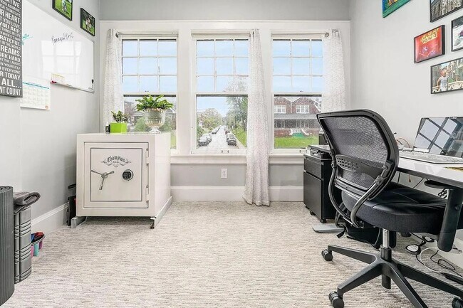 Building Photo - Renovated 2 Bed, 2 Bath Near Nationwide Hospital - Pet Friendly!