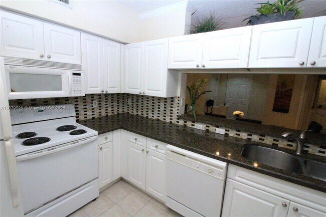 Building Photo - 17150 N Bay Rd