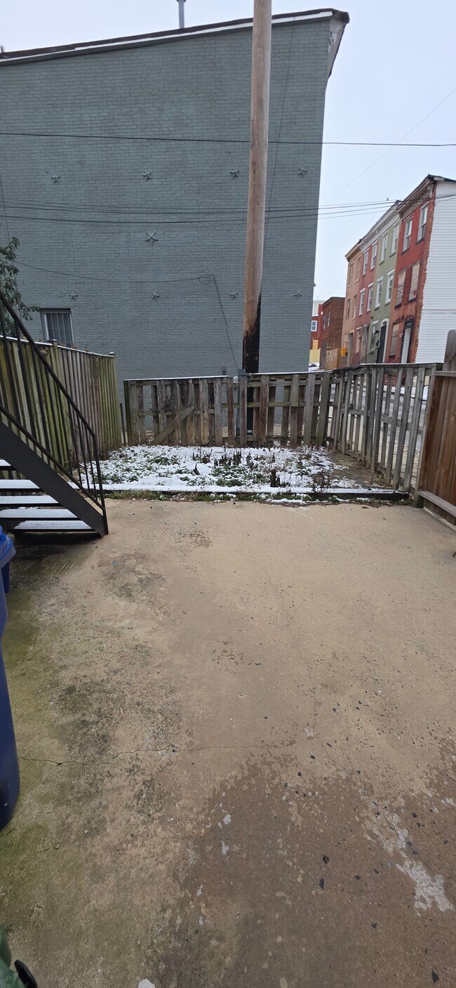 Building Photo - 120 S Mount St