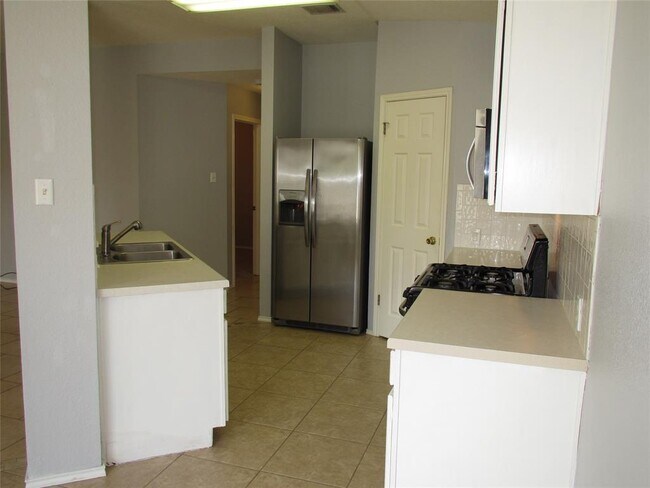 Building Photo - 1007 Mohican St