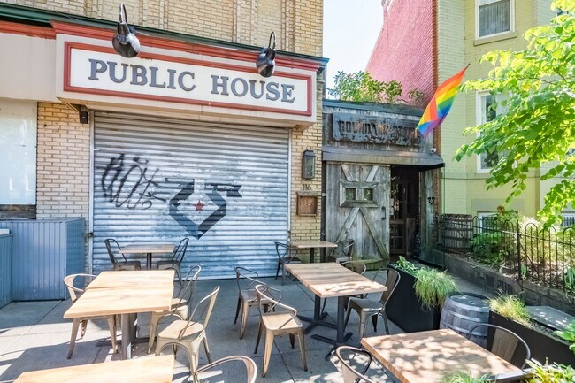 Building Photo - 3 Bed 2.5 Bath - Bloomingdale Condo - 1 Assigned Parking Space