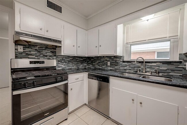 Building Photo - 4115 Mischire Dr