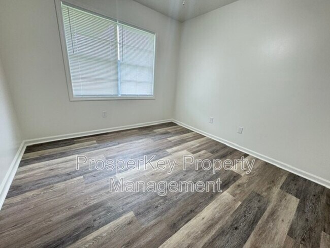 Building Photo - 6330 Newick Dr