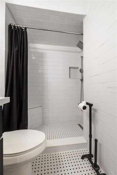 Building Photo - 227 W Fern St