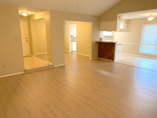 Building Photo - Katy Jewel