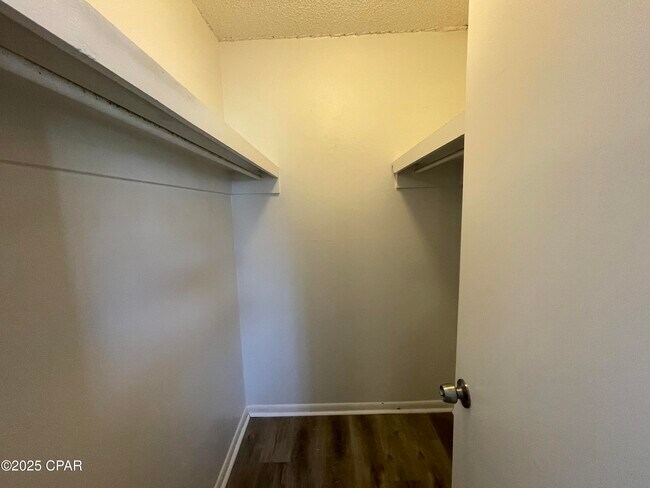 Building Photo - 2100 W Beach Dr