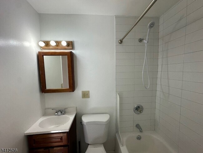 Building Photo - 145 Smith St