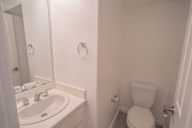 Building Photo - 23491 Abbey Glen Pl