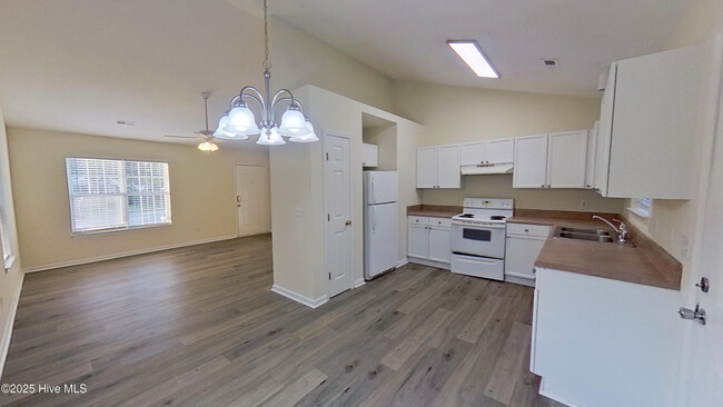 Building Photo - 4264 Sunglow Dr