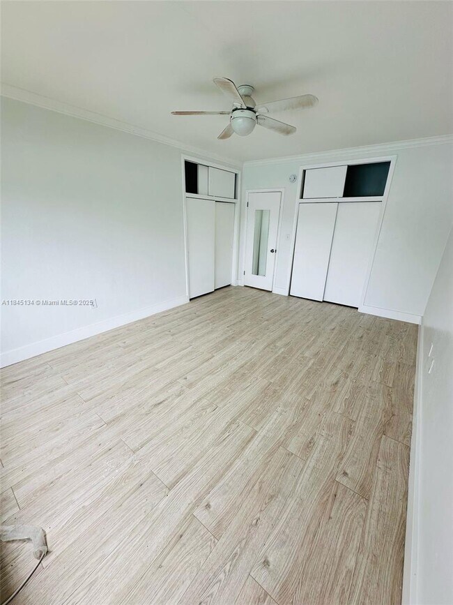 Building Photo - 9281 W Bay Harbor Dr