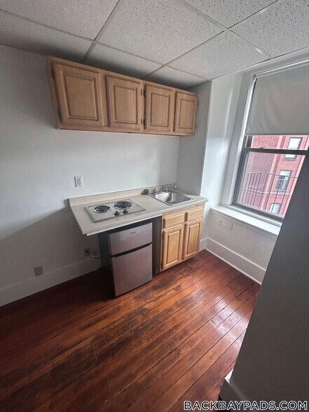 Building Photo - 405 Beacon St